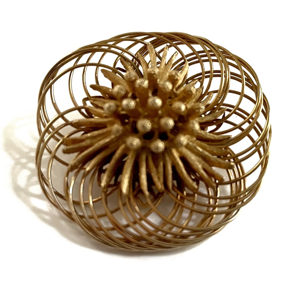 Florenza Vintage, Retro Gold Tone Ornate Wire Wrap Flower Brooch, Signed